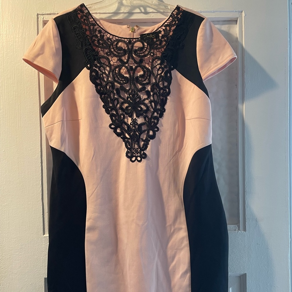 Knee-High short sleeve dress by “Thalia.” 💖